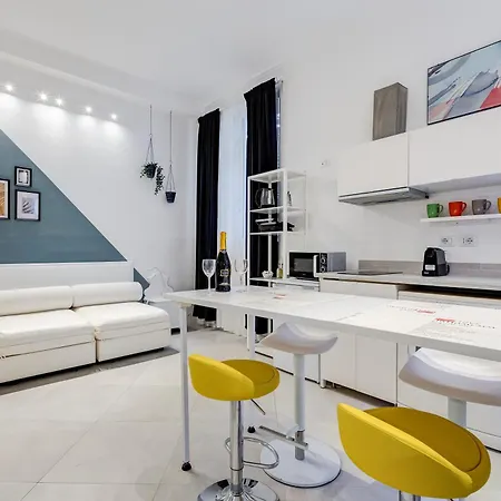 Bdc Alpha & Omega In Monti District With 2bath روما