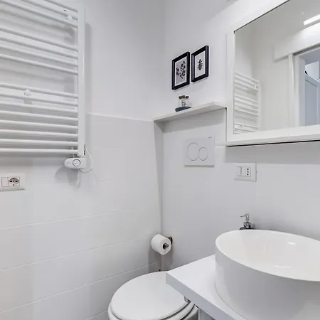 Bdc Alpha & Omega In Monti District With 2bath Lägenhet Rom
