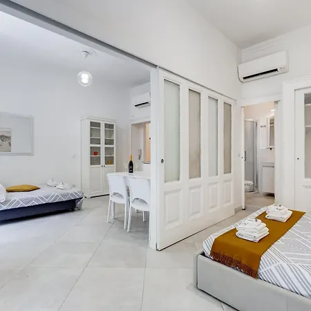 Lägenhet Bdc Alpha & Omega In Monti District With 2bath Rom