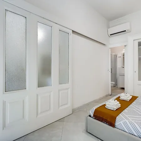 Bdc Alpha & Omega In Monti District With 2bath *