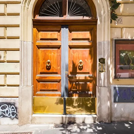 Bdc Alpha & Omega In Monti District With 2bath *
